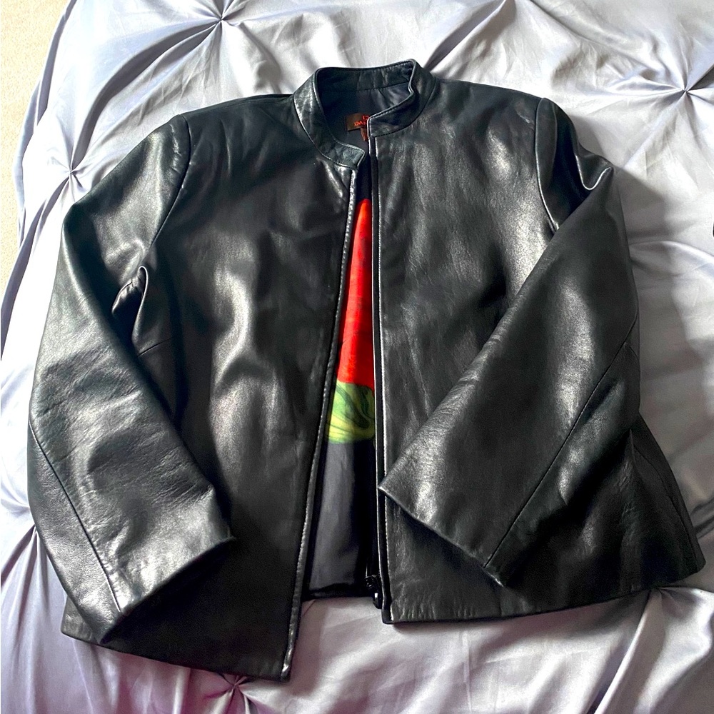 Danier ladies coat Leather size Med unique beautiful Satin lining